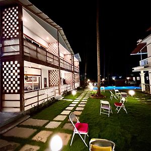 White Turtle Hotel